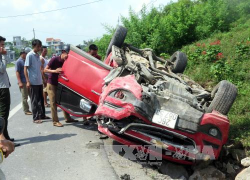 Xe con 'làm xiếc' trên quốc lộ 21 - Nam Định